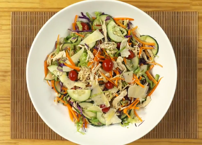 Salada Colorida com Frango Grelhado