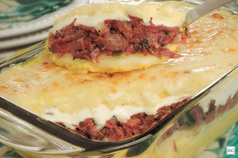 escondidinho de carne seca