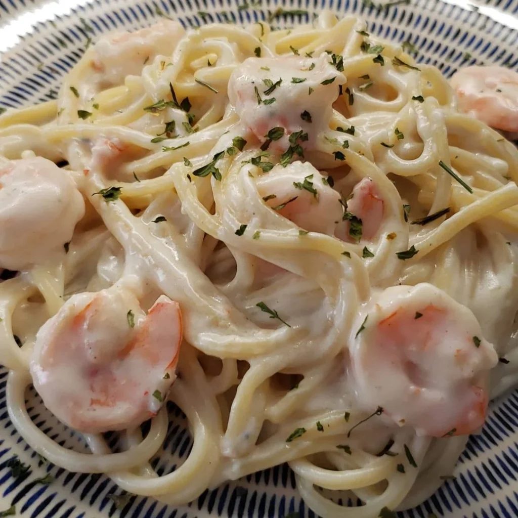 macarrão ao molho de camarão